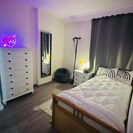 Cozy Private Near - Females Only *