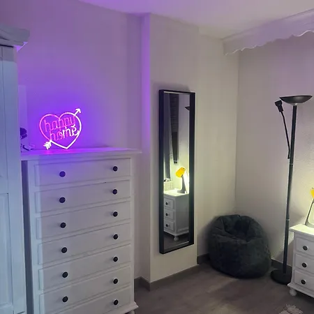Cozy Private Near - Females Only *