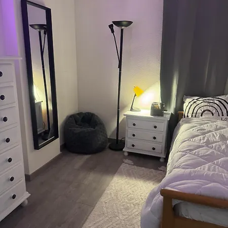 Cozy Private Near - Females Only * Μάλαγα